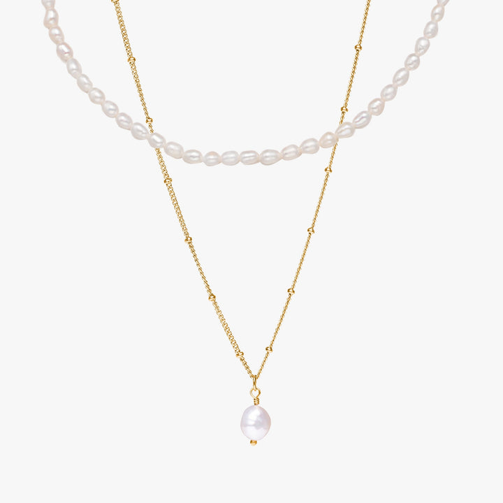 Mehrteilige Layering Perlenkette in Gold für Damen als modisches Accessoire
