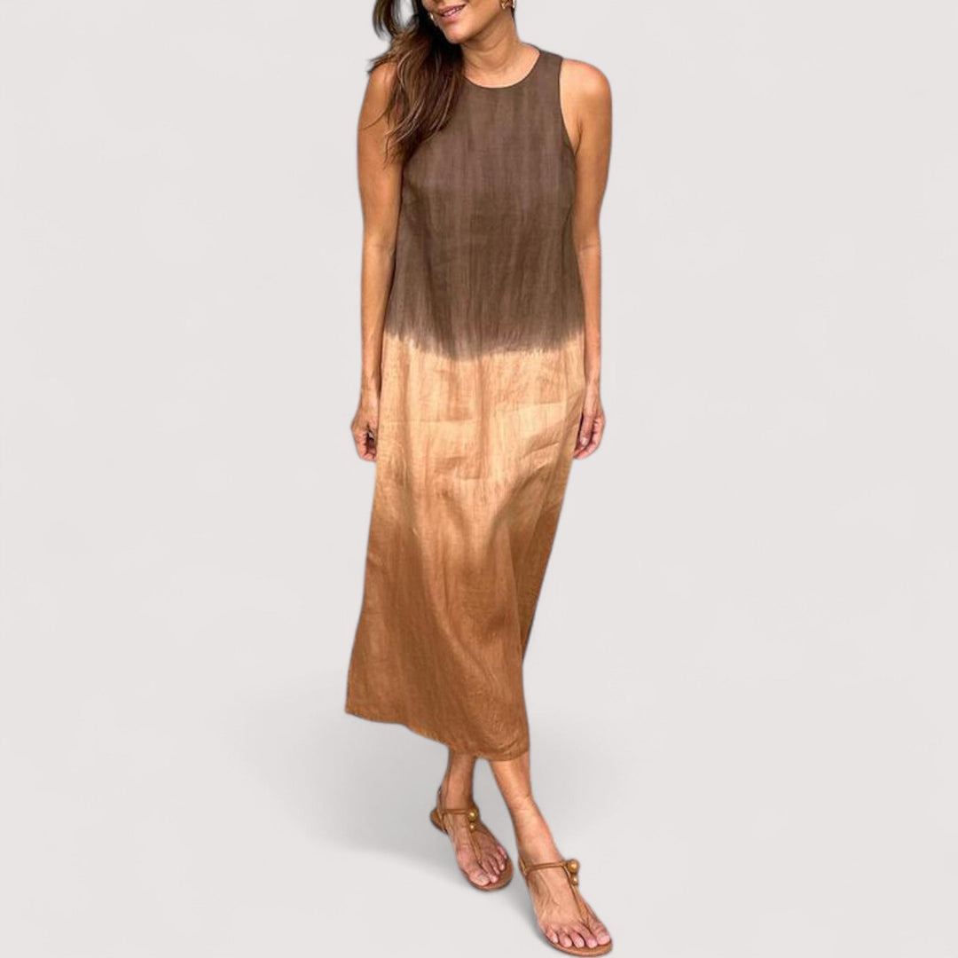 Damen Sommerkleid in Braun ärmellos getragen