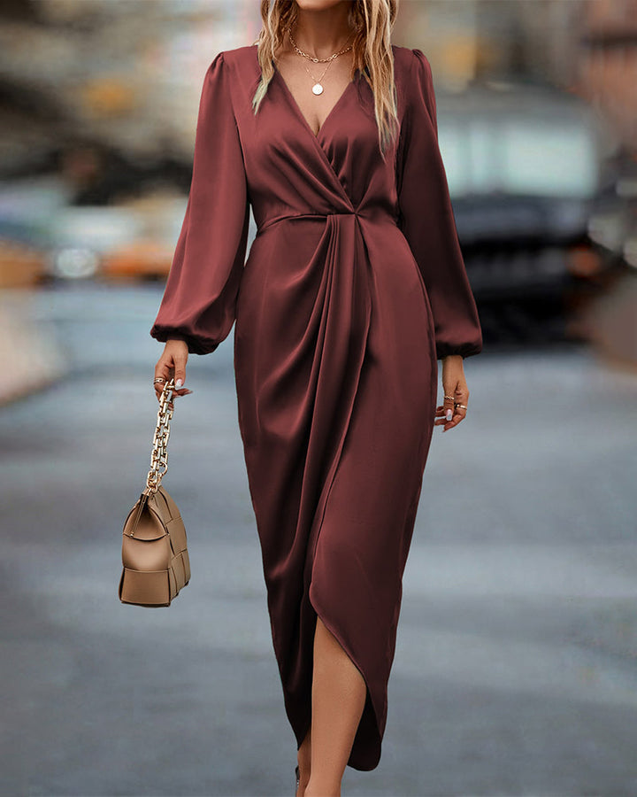 Elegantes bordeauxfarbenes Damen Wickelkleid mit V-Ausschnitt und langen Ärmeln für festliche Anlässe.