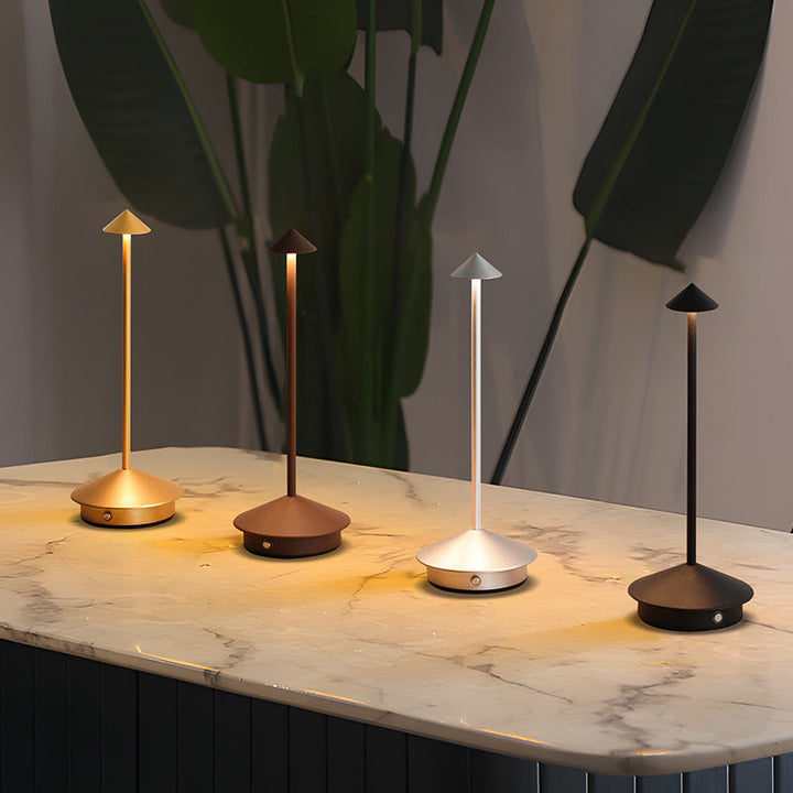 Kabellose LED Tischlampe, modernes Design, wiederaufladbar, dimmbar, stilvoll für Innen- und Außenanwendungen.