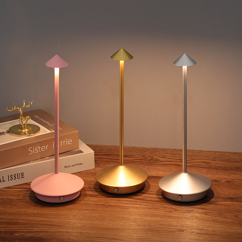 Kabellose LED Tischlampe, modernes Design, wiederaufladbar, dimmbar, stilvoll für Innen- und Außenanwendungen.