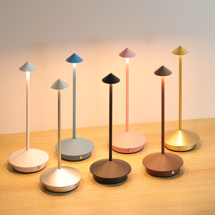 Kabellose LED Tischlampe, modernes Design, wiederaufladbar, dimmbar, stilvoll für Innen- und Außenanwendungen.