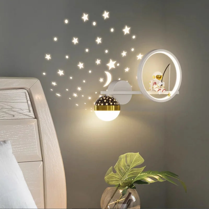Moderne Kinder-Wandleuchte, LED, dimmbar, Sternmotiv, Schlafzimmer-Dekoration, weiß.