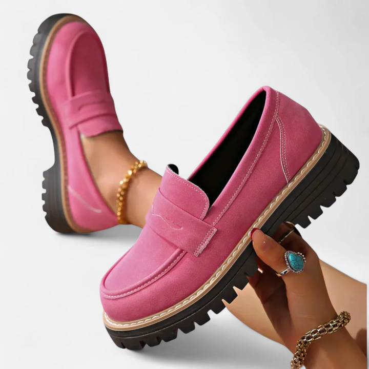 Elegante Damen Slipper aus Glattleder mit flexibler Komfort-Sohle, klassisch & bequem für den Alltag.