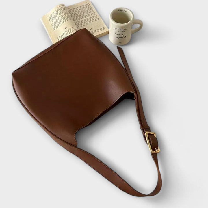 Stilvolle Damen Schultertasche in klassischem Design, perfekt als elegante Alltagstasche, aus hochwertigem Leder.