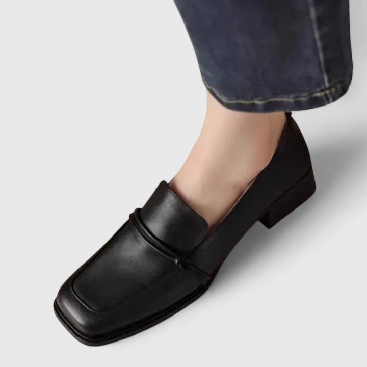 Elegante Damen Slip-On Loafer. Zeitlose Klassiker als bequeme Sommerschuhe für unbeschwerte Leichtigkeit.