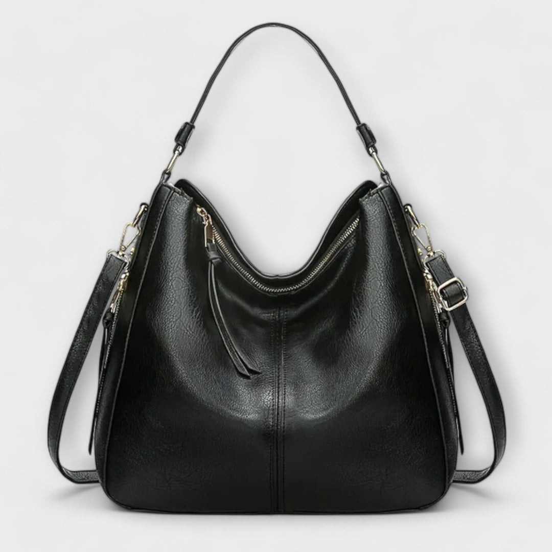 Helle Damen-Schultertasche, ein modisches und vielseitiges Accessoire für den Sommer.