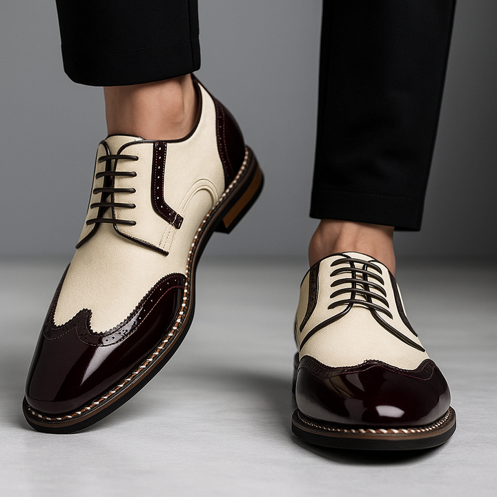 Elegante Herren Brogue Wingtip Schuhe von oben, ideal für Business, Hochzeiten und klassische Herrenmode. Winter25.