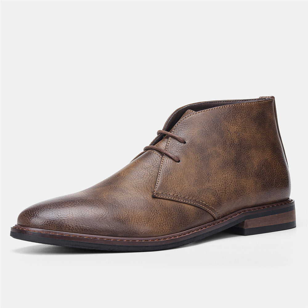 "Klassische Herren-Desert Boots aus Vintage Leder mit robuster Gummisohle und elegantem Design, seitliche Ansicht."