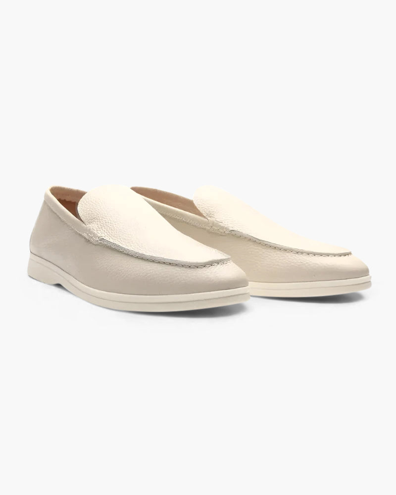Modische Herren Slipper Mokassins, perfekt als komfortable Freizeitschuhe für stilbewusste Herren. Lässige Eleganz.