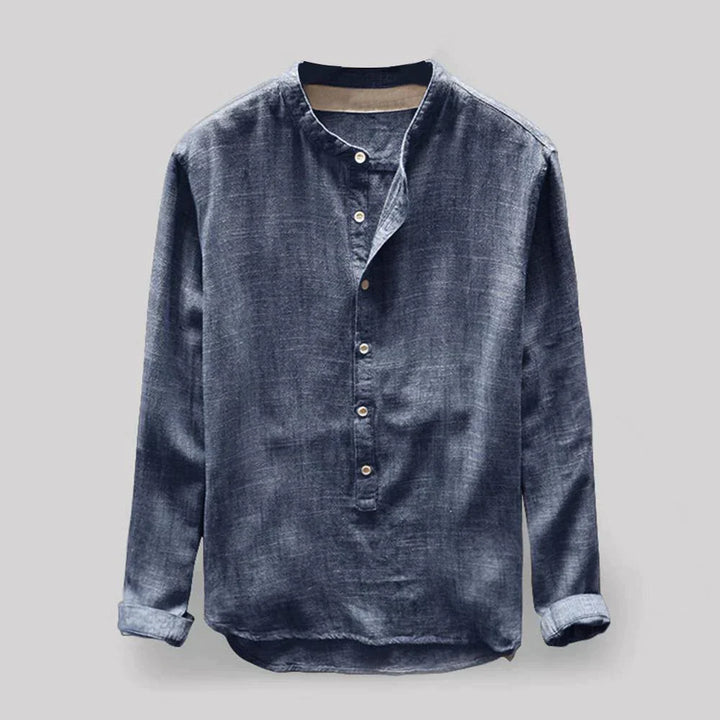 "Klassische Herrenbluse aus Oxford-Gewebe in Weiß mit Button-Down-Kragen, ideal für elegante und legere Anlässe."