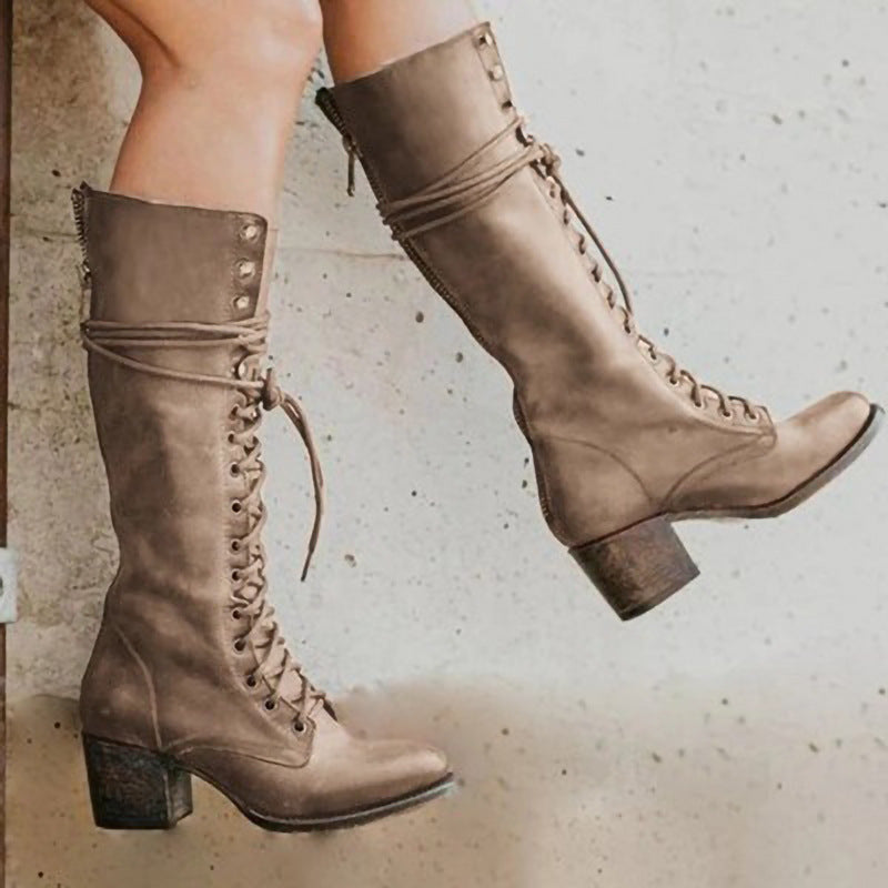 Elegante knielange Damen Stiefel mit bequemem, stabilen Blockabsatz. Modische Damenschuhe für jeden Anlass.