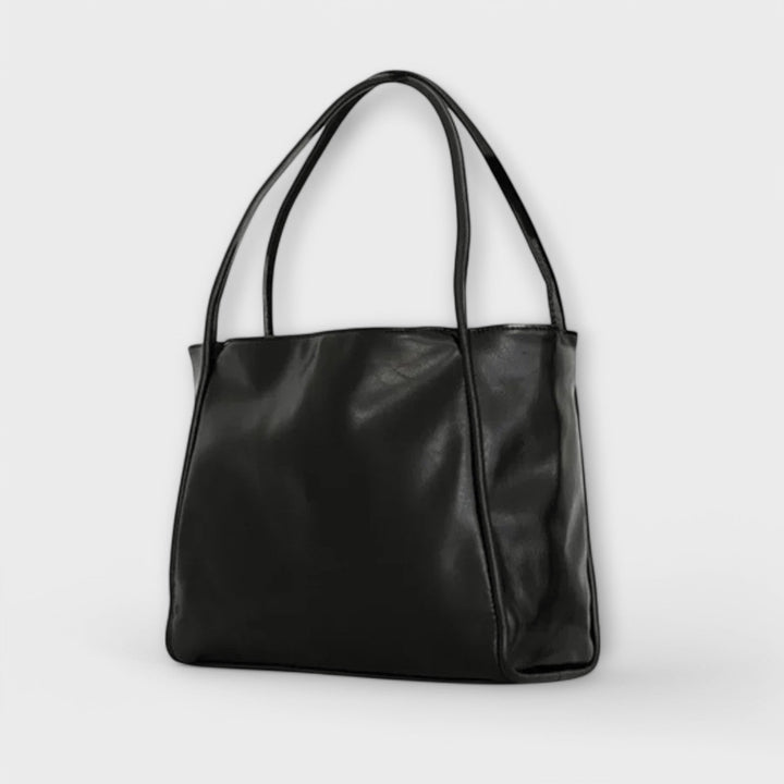 Dunkelbraune klassische Damen-Handtasche, vielseitiges Accessoire für mühelose Eleganz im Alltag.