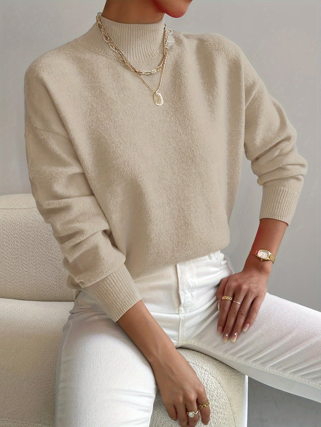 Schicker Damen Rollkragenpullover, eleganter Strick für stilvolle Wintermode & bequeme Büro-Outfits.