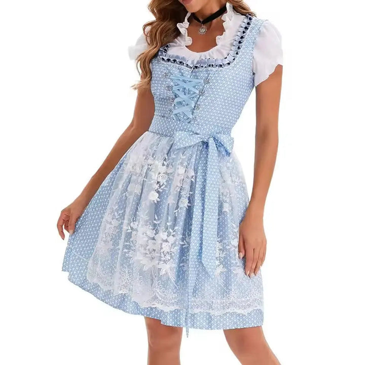 Traditionelles bayerisches Damen Dirndlkleid im klassischen Design, perfekt für Oktoberfest.