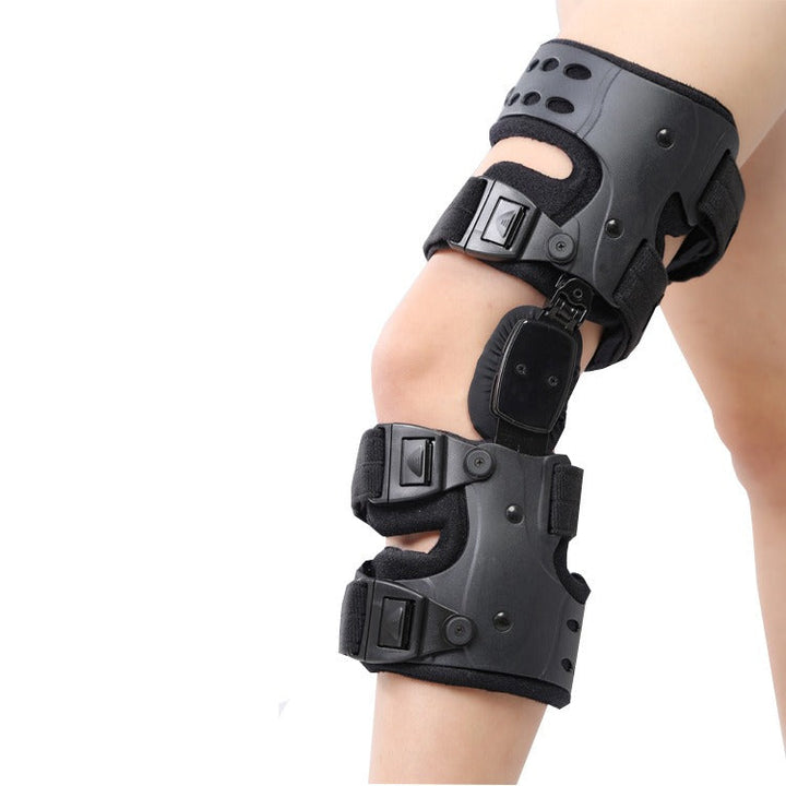 "Kniebandage seitlich in Schwarz, verstellbar für optimale Stabilität und Komfort, geeignet für Sport und Rehabilitation."