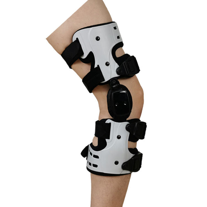 "Kniebandage seitlich in Schwarz, verstellbar für optimale Stabilität und Komfort, geeignet für Sport und Rehabilitation."