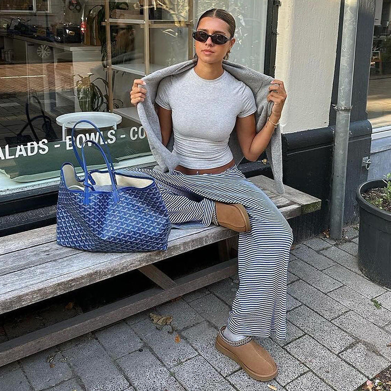 Leichte Sommerhose für Damen: gestreifte Relaxed-Fit Freizeithose, elegant, atmungsaktiv & komfortabel.