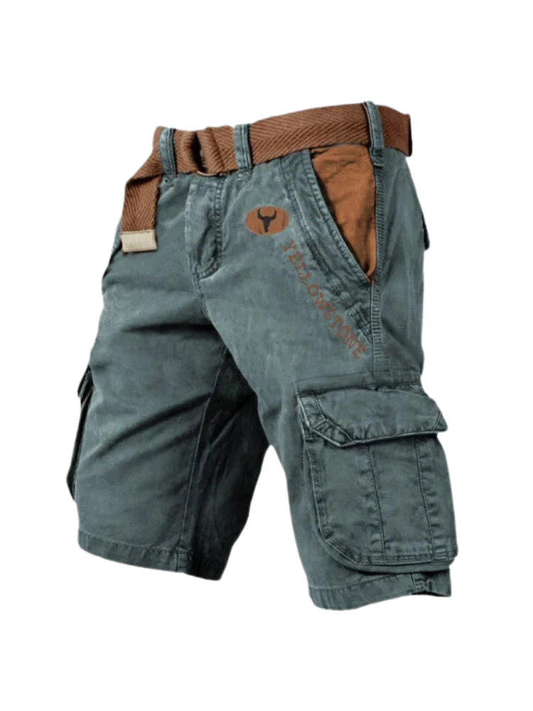 Nahaufnahme der geräumigen Pattentasche der Herren Cargoshorts, praktisch für Handy & mehr.
