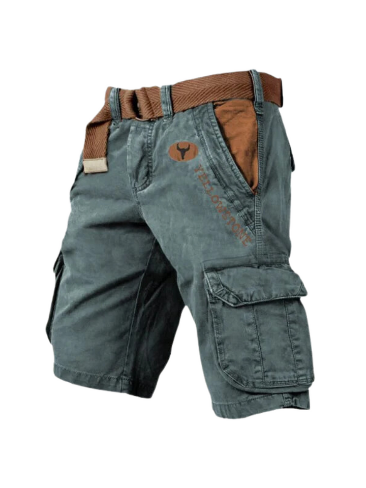 Nahaufnahme der geräumigen Pattentasche der Herren Cargoshorts, praktisch für Handy & mehr.