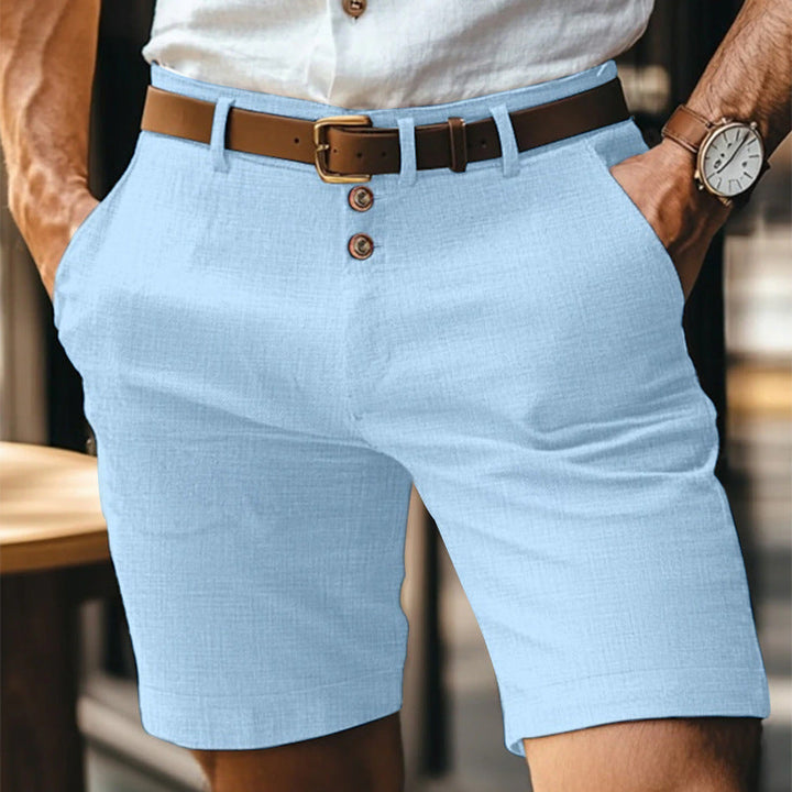 Herren Sommershorts mit Knopfleiste und modernem Schnitt, komfortabel und atmungsaktiv für den Sommer.