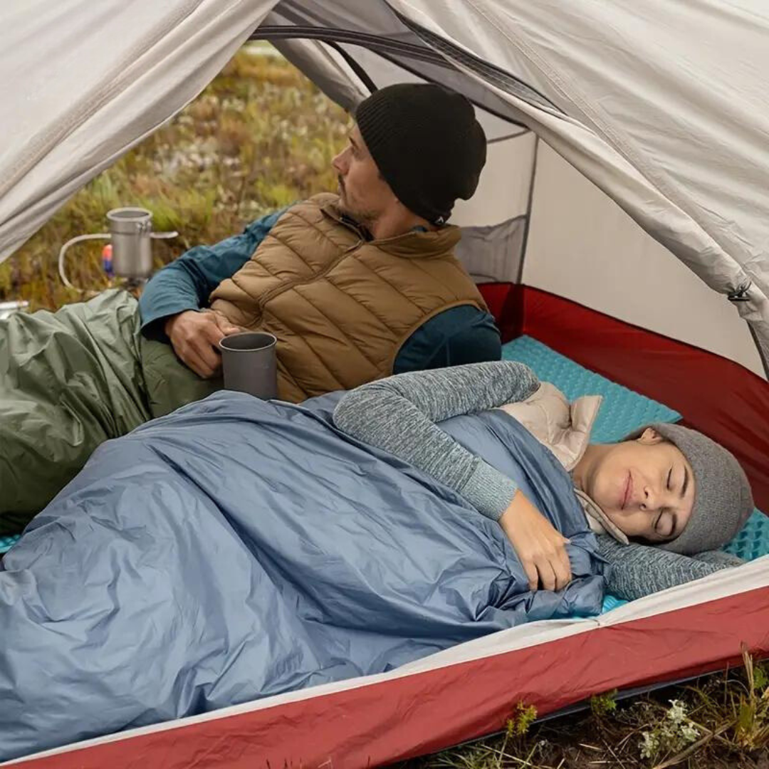 "Kompakter, leichter Schlafsack mit hervorragender Wärmeisolierung, ideal für Camping und Outdoor-Abenteuer."