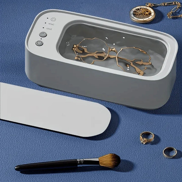 Kompaktes Ultraschallreinigungsgerät für Schmuck und Brillen, silberfarben, mit benutzerfreundlichem Design und moderner Tech