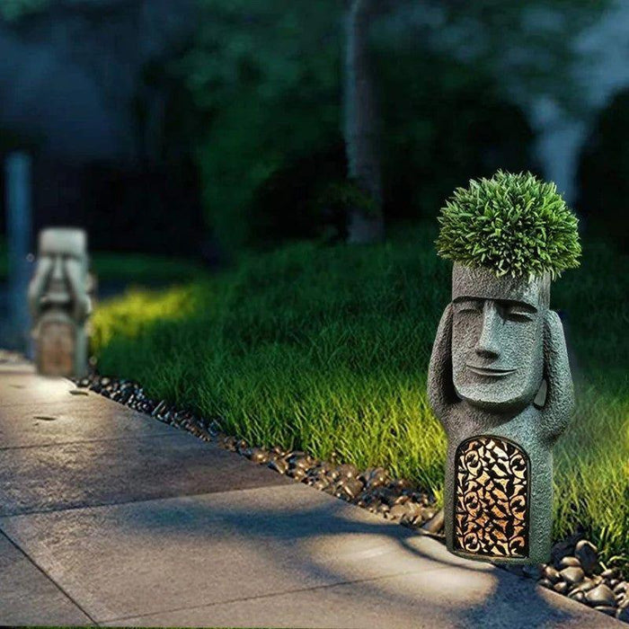 "Kunstvolle Skulptur Blumentopf mit Solar LED, abstraktes Design, ideal für Garten mit Nachtlicht."