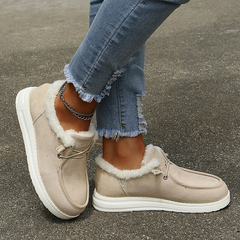 Kuschelige Damen Winter-Schlupfschuhe in Beige, warm & bequem für kalte Tage.