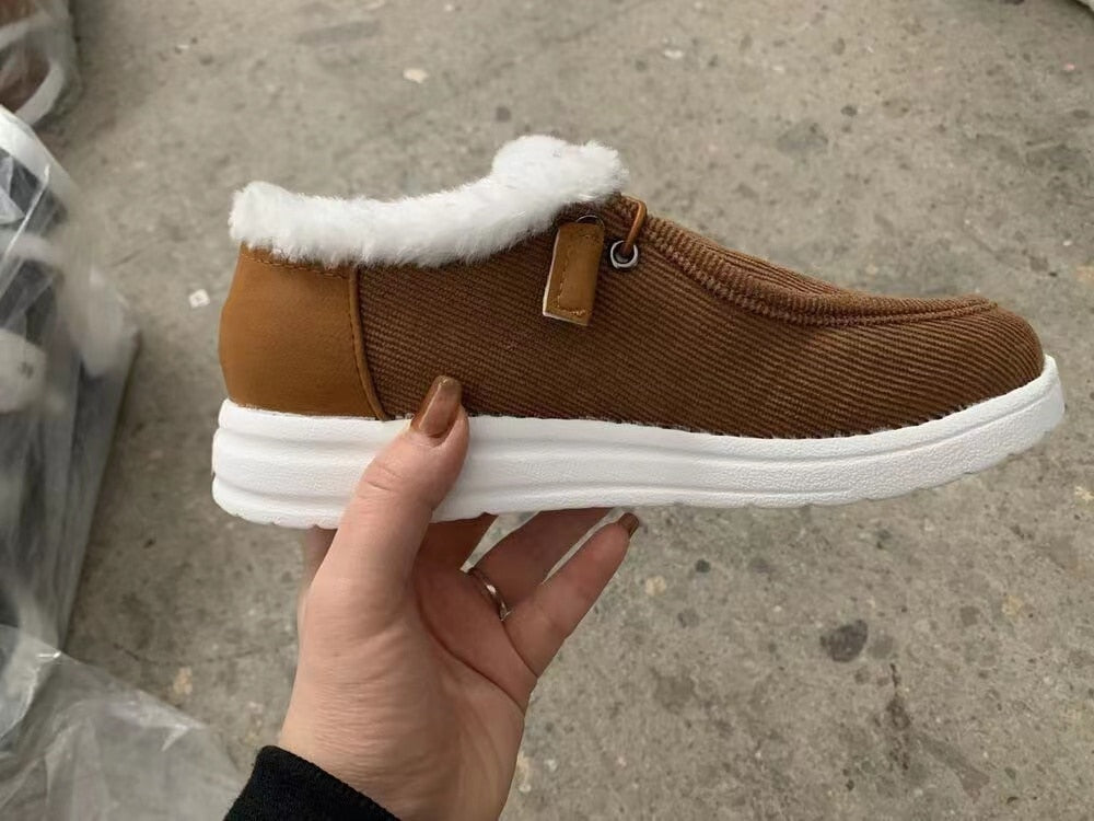 Braune Damen Schlupfschuhe, super warm und komfortabel, perfekt für kalte Wintertage.