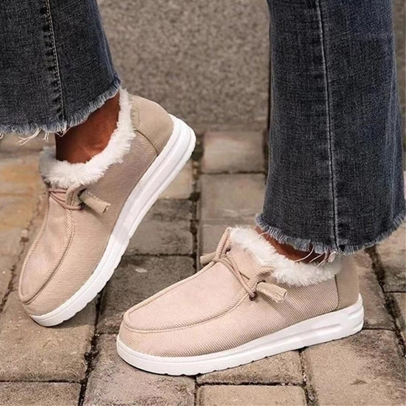 Kuschelige Innenfütterung der Damen Winter-Schlupfschuhe für maximale Wärme & Komfort.