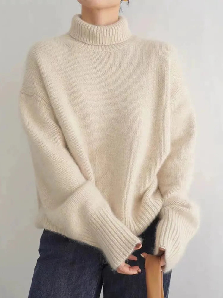 Gemütlicher, warmer Damen Kuschelpullover mit Rollkragen, ideal für kalte Tage.