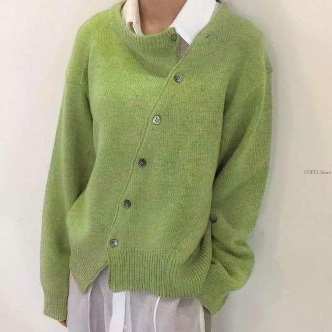 Gemütlicher Damen Winter Pullover; kuscheliges Langarm-Oberteil mit Knöpfen für elegante Frauenmode.