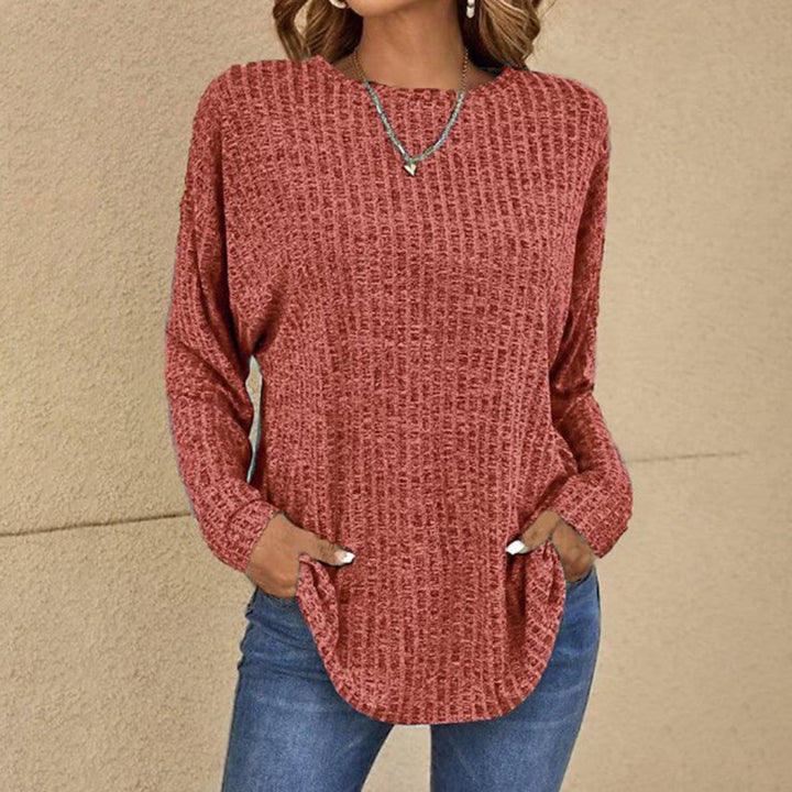 Trendiger Langarm-Kuschelpullover für Damen. Moderner Stil für gemütliche Tage. Perfekt für Damenmode.