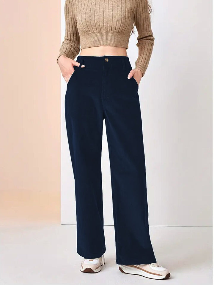 Praktische Damen Hose mit weitem Bein. Lässige Freizeithose für den Alltag, die Komfort und Stil vereint.