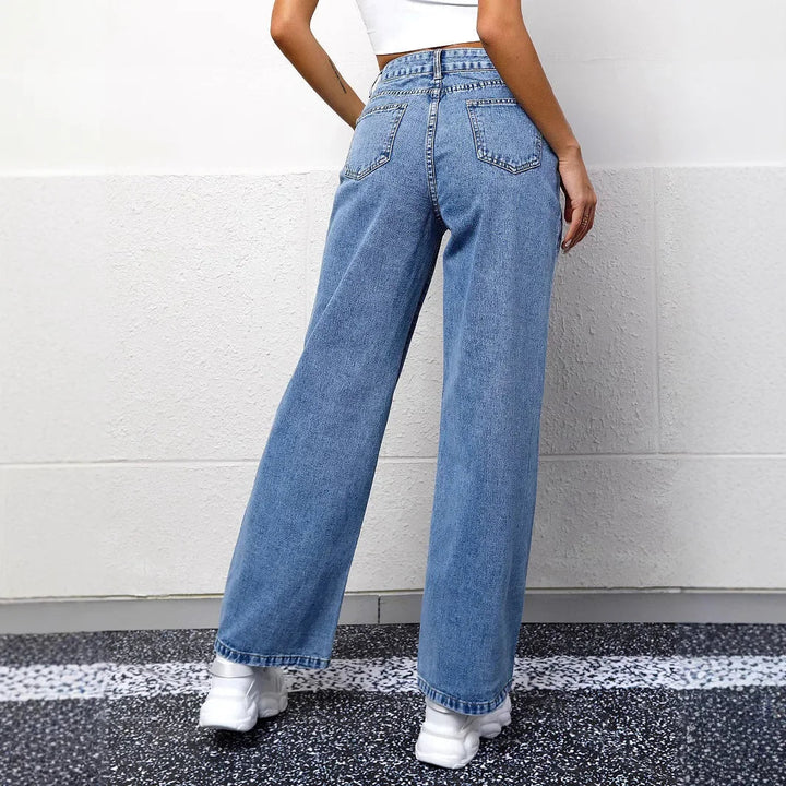 Stilvolle blaue Damenhose: High-Waist Mom-Jeans mit weitem Bein für eine moderne und lässige Alltagsgarderobe.