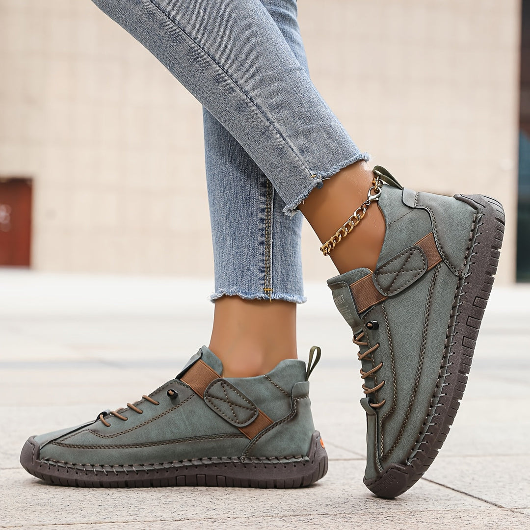 Lässige Damen-Plattform-Sneaker mit Schnürung für maximalen Komfort und stilvollen Alltags-Look.