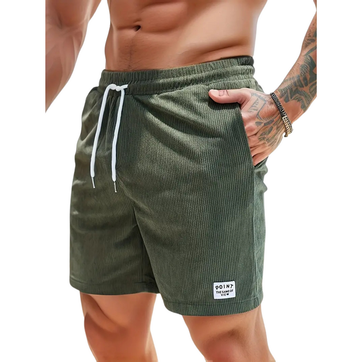 Lässige Herren Badeshorts über dem Knie mit praktischen Seitentaschen, ideal für Strand & Pool.