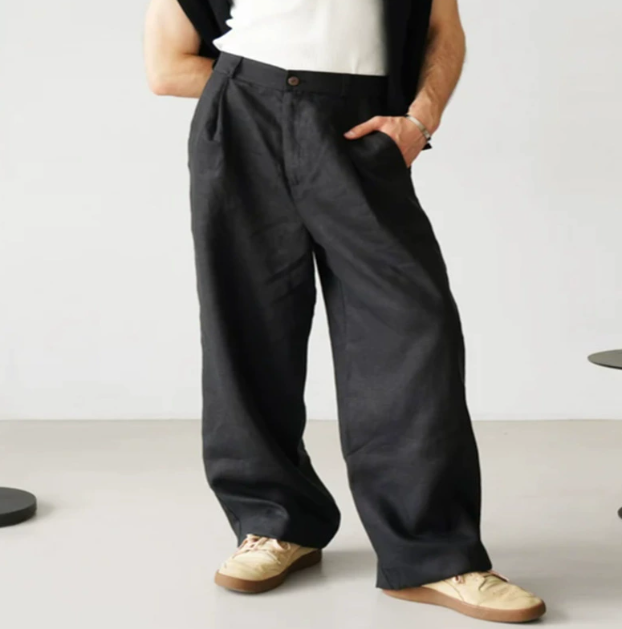 Lässige Herren Frühlingshose mit weitem Bein, bequem und leicht, ideal für entspannte Alltagsmode und Sommerstil.
