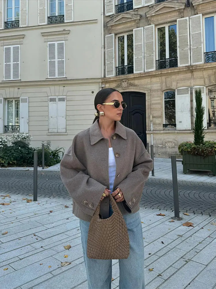 Lässige, lockere Damenjacke für Komfort und Stil im Alltag. Vielseitige Freizeitjacke für moderne Frauen.