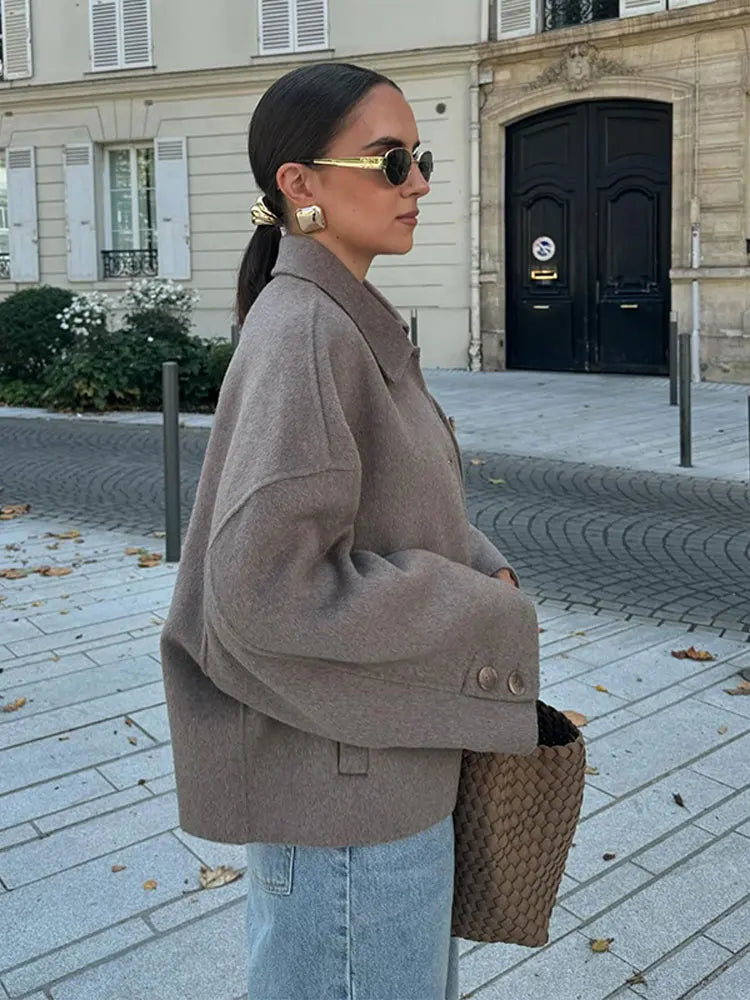 Komfortable Casual-Jacke für Damen, locker fallend. Ideale Freizeitjacke für vielseitige Alltagsmode.