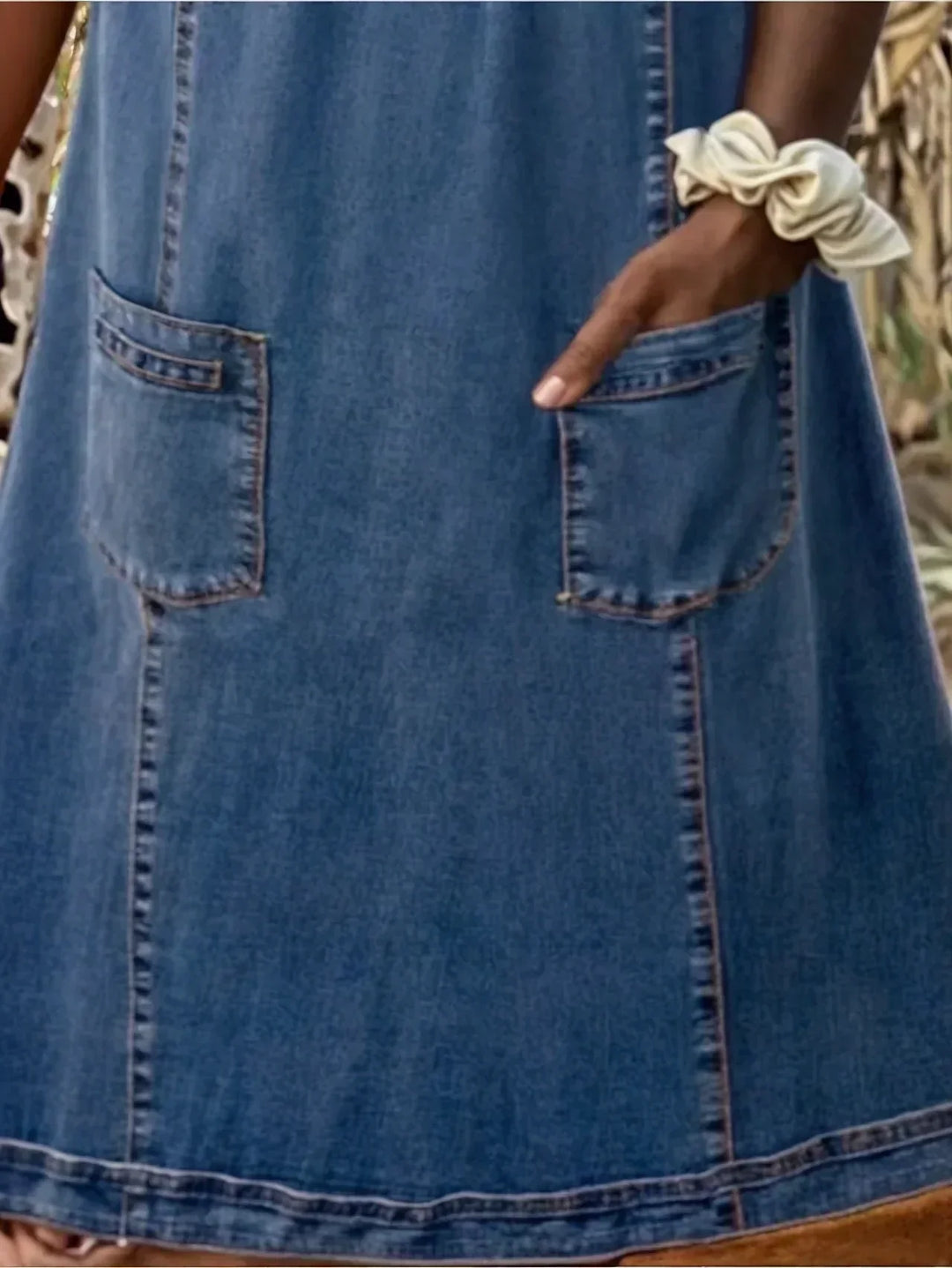 Leichtes, lockeres Damenkleid in Blau, ein bequemes Sommerkleid mit Taschen für entspannte Tage.