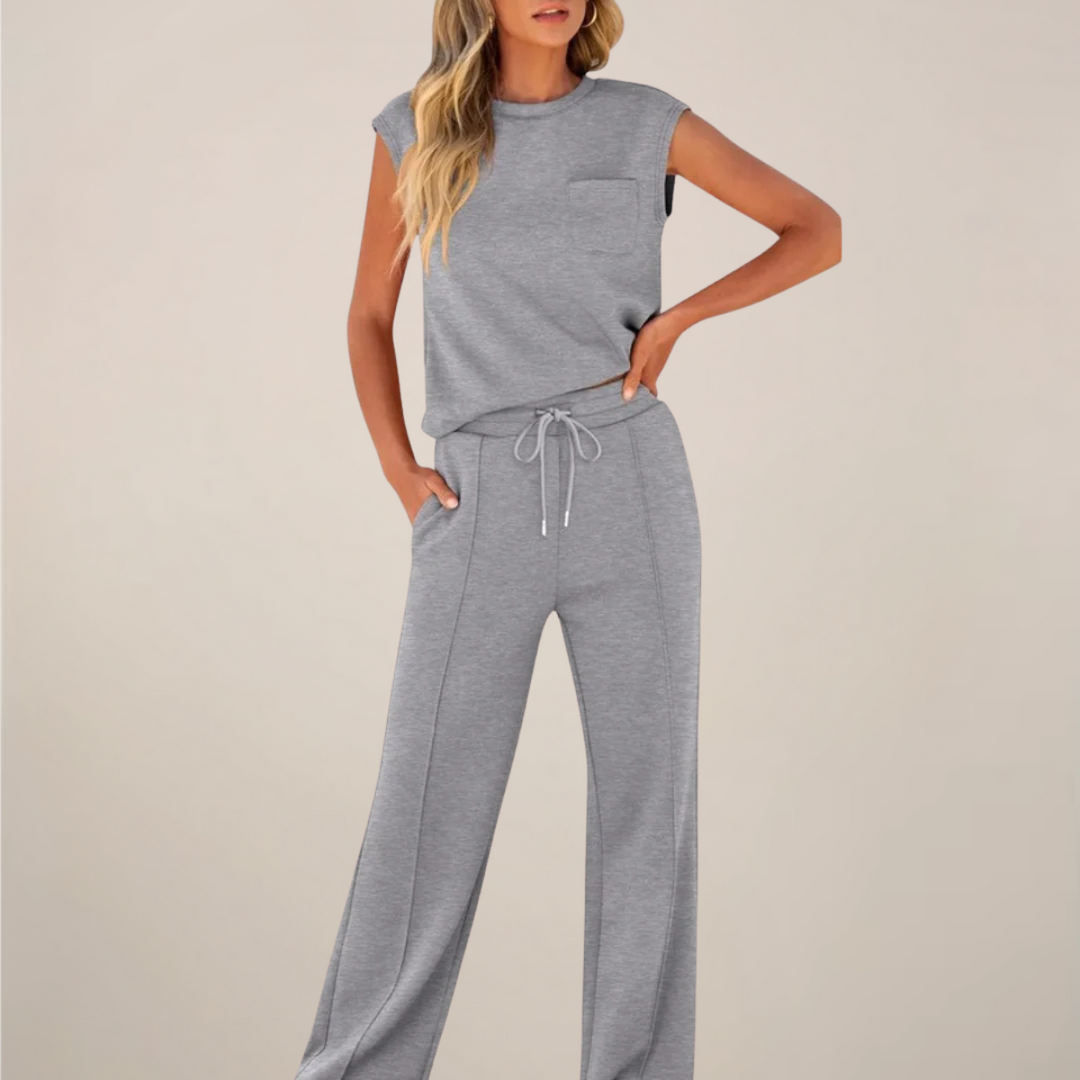 Stylisches Damen Frühlings-Outfit: Zweiteiler mit Kordelzug, Hose & Oberteil. Bequem & trendy für Freizeit.
