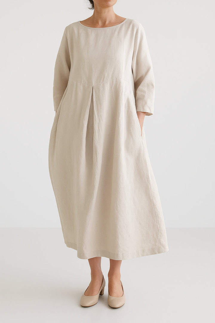 Bezauberndes Damen Freizeitkleid, Midikleid mit Vorderfalten. Fließendes, bequemes Sommerkleid für Damen.