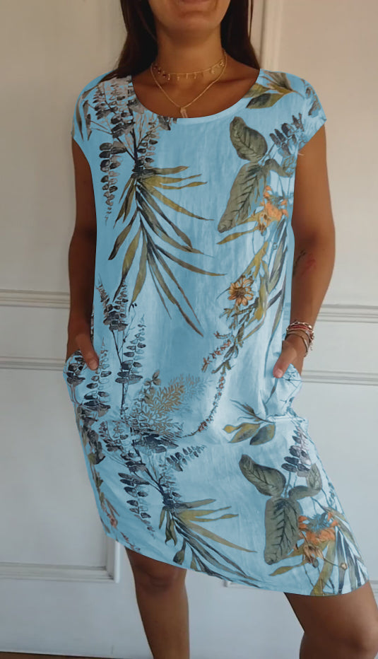 Kurzarm Damen Sommerkleid mit modischem Blattmuster. Bequemes, luftiges Freizeitkleid, perfekt für heiße Tage.