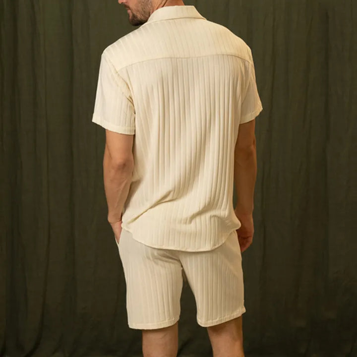 Herren Kurzarmhemd & passende Shorts in Hellgelb, ein trendiger Zweiteiler für Frühling & Sommer.