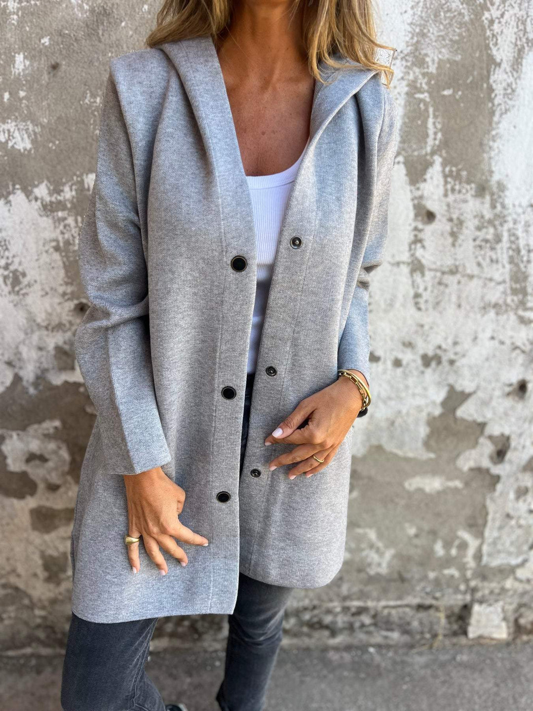 Bequemer Damen-Langmantel mit Kapuze, modische Übergangsjacke für lässigen Stil und Komfort.