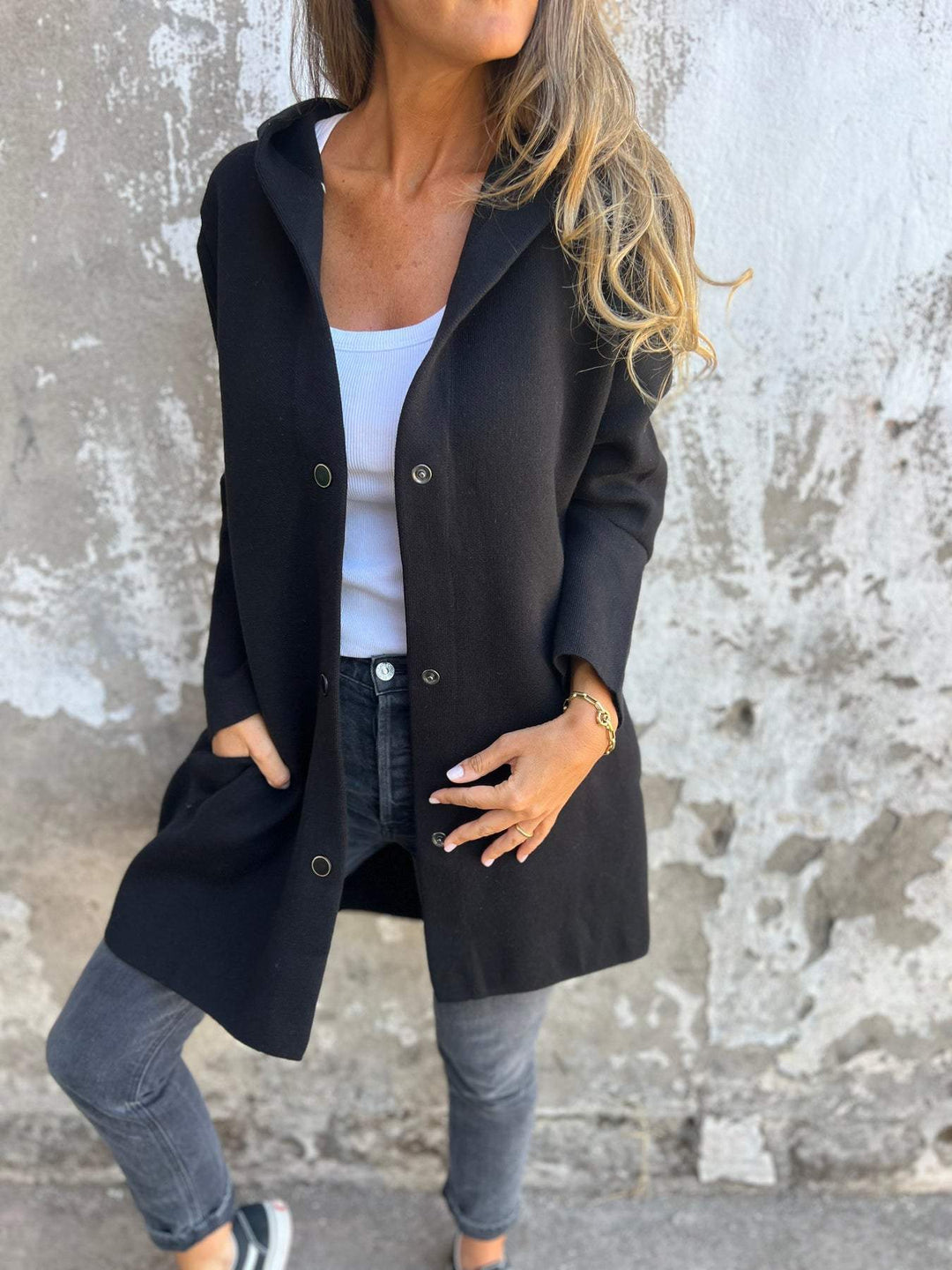 Damen-Langmantel mit Kapuze, bequeme Freizeitjacke. Perfekt als Übergangsjacke für lässige Alltagslooks.