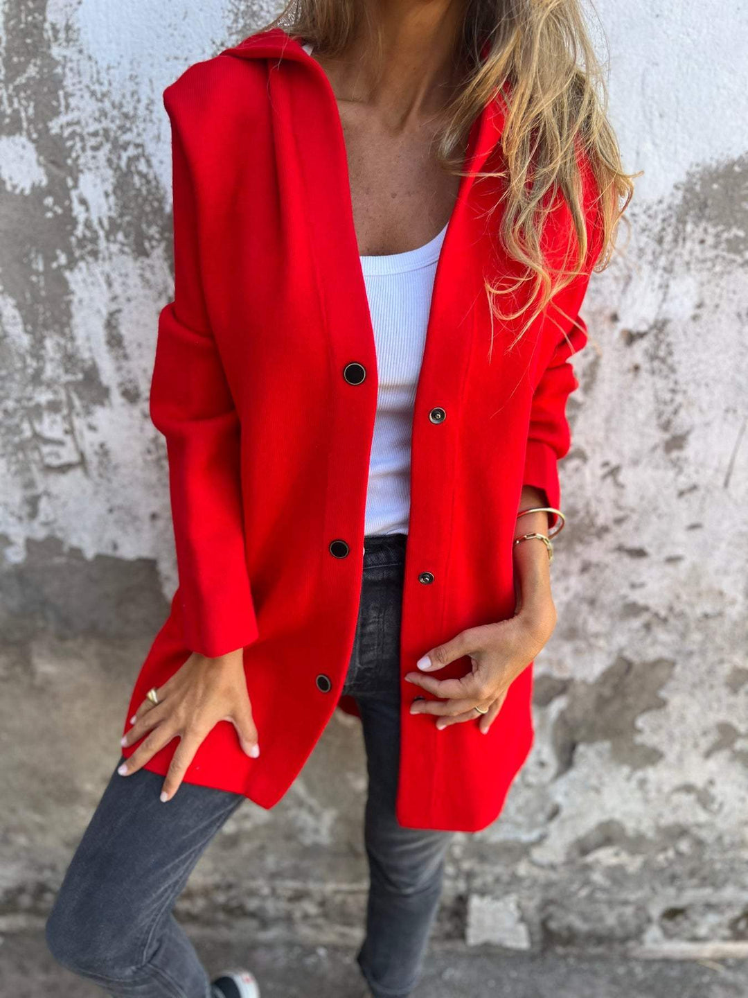 Damen-Übergangsjacke, langer Freizeitmantel mit Kapuze. Bequem und stilvoll für die Freizeitmode.