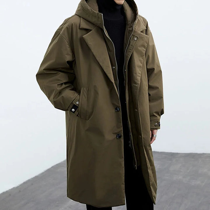 Langer Herren-Wintermantel in klassischem Stil für Wärme und Eleganz. Ideal für kalte Tage.